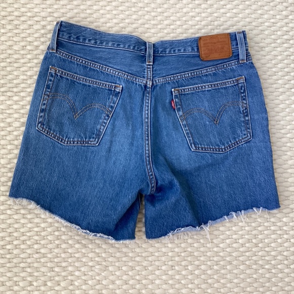 LEVI'S 501 Original High-Rise Medium Wash Button Fly Cutoff Jean Shorts Size 30 - Picture 2 of 6